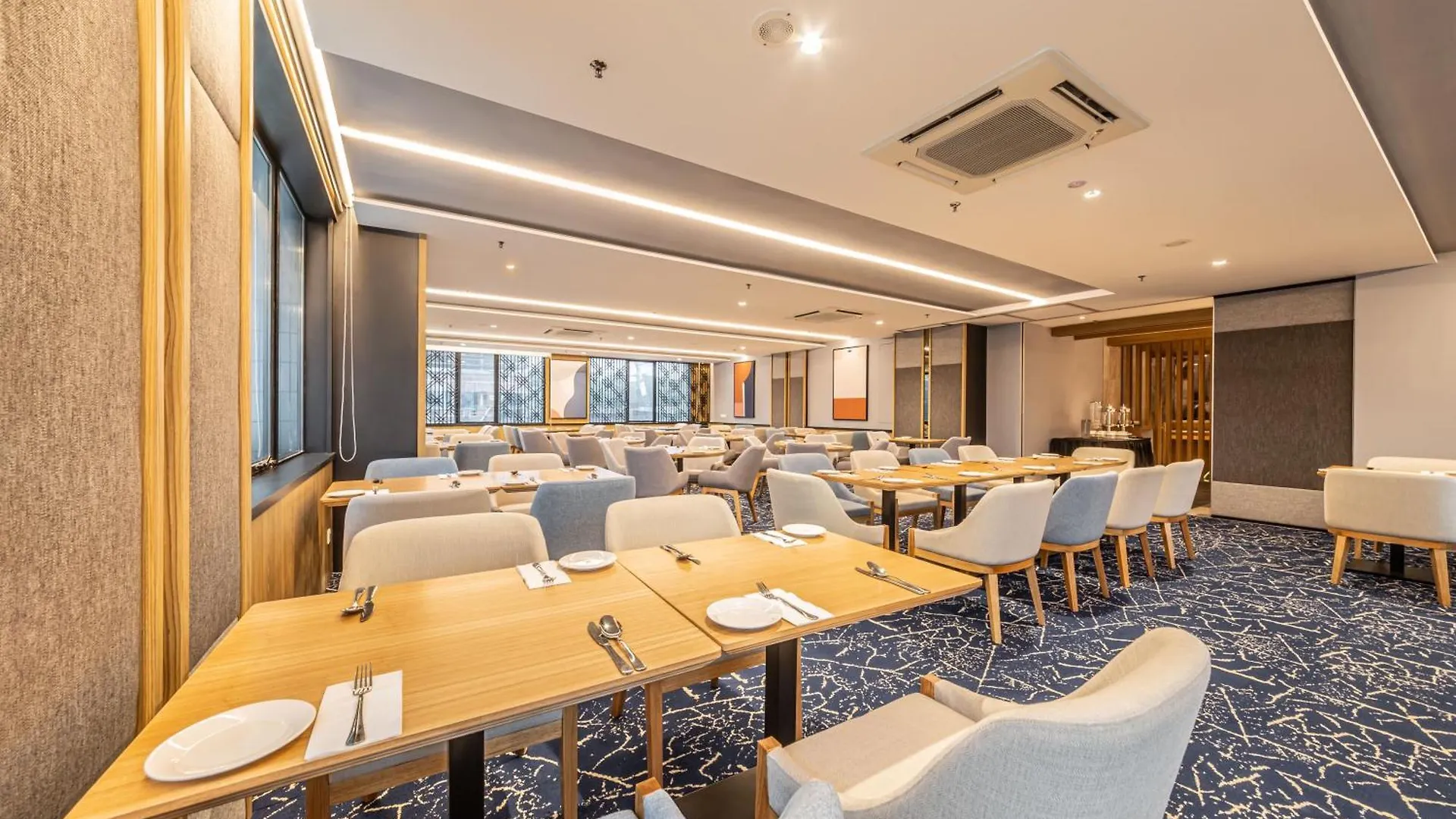 Fives Hotel Johor Bahru City Centre 3*,  Malaysia