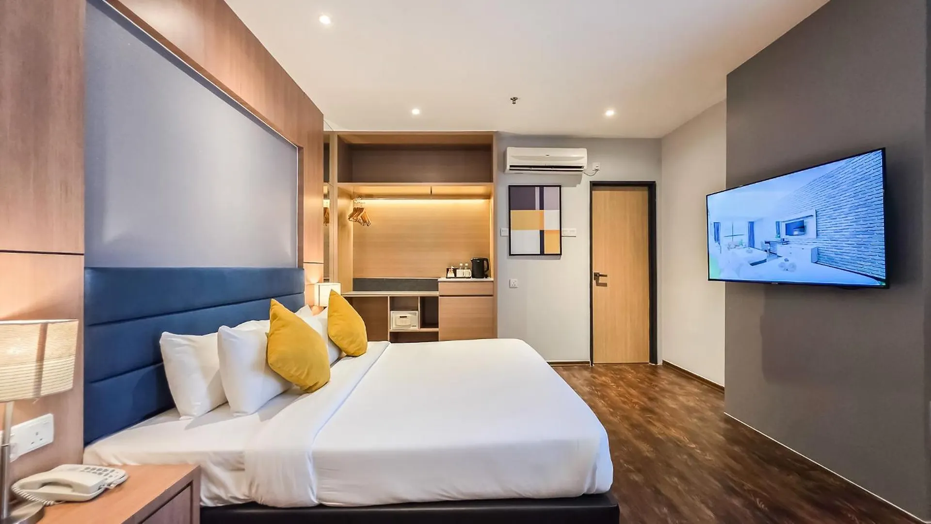 Fives Hotel Johor Bahru City Centre 3*,