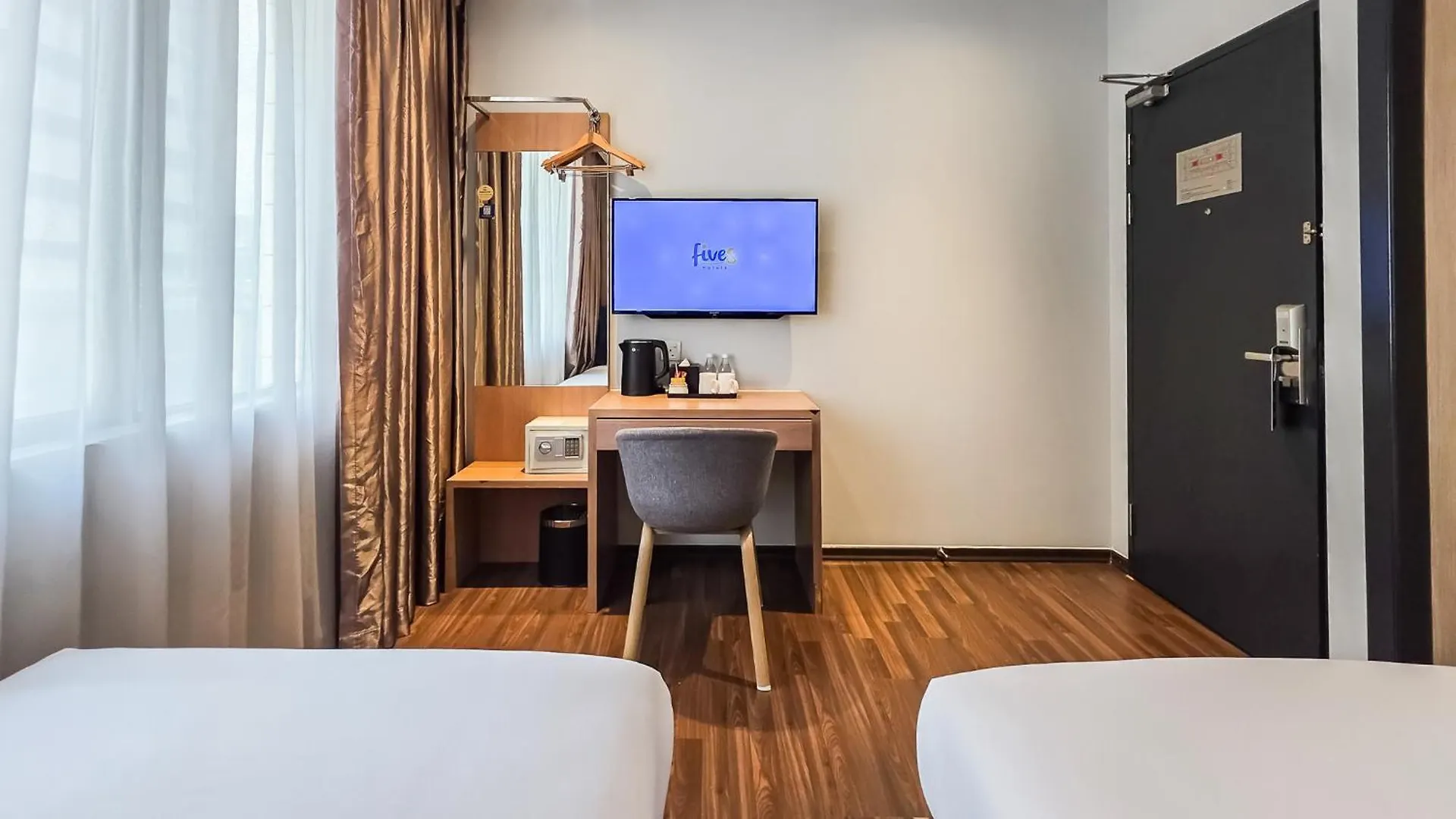 Fives Hotel Johor Bahru City Centre 3*,  Malaysia